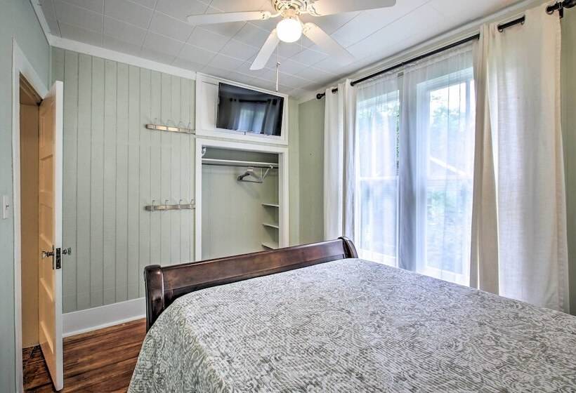 1/2 Mi To Hot Springs Nat L Park: Cottage W/ Patio