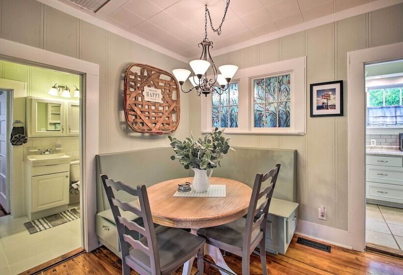 1/2 Mi To Hot Springs Nat L Park: Cottage W/ Patio