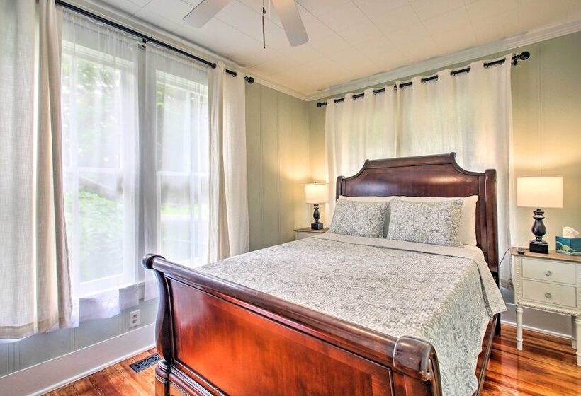 1/2 Mi To Hot Springs Nat L Park: Cottage W/ Patio