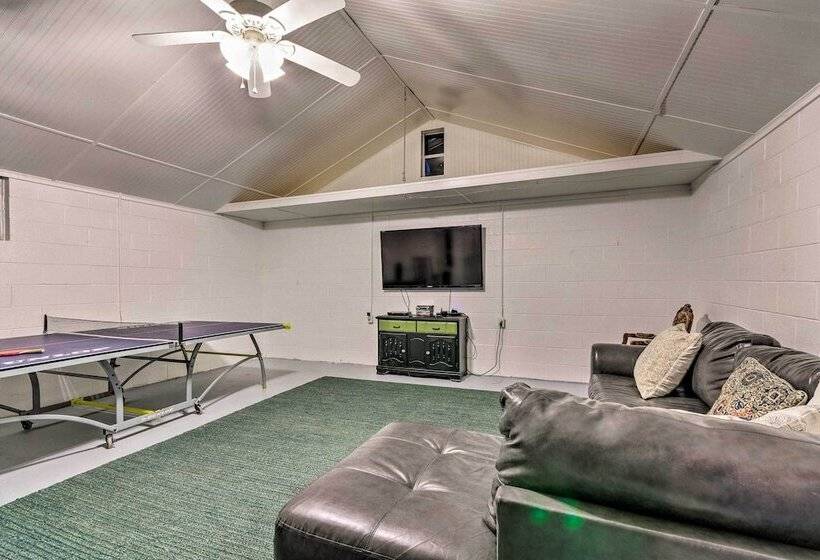 2 Mi To Hot Springs Nat L Park: Hot Tub Haven!