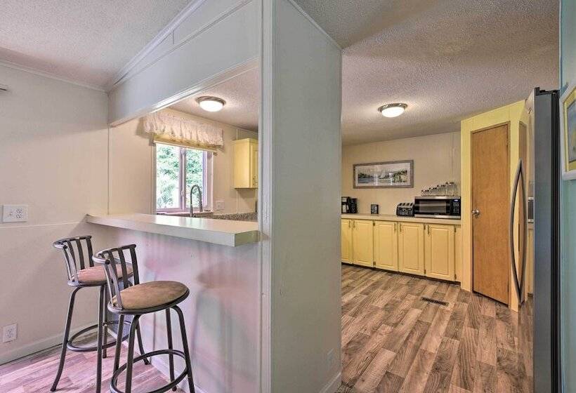 House W/ Deck + Fireplace, Walk To State Park