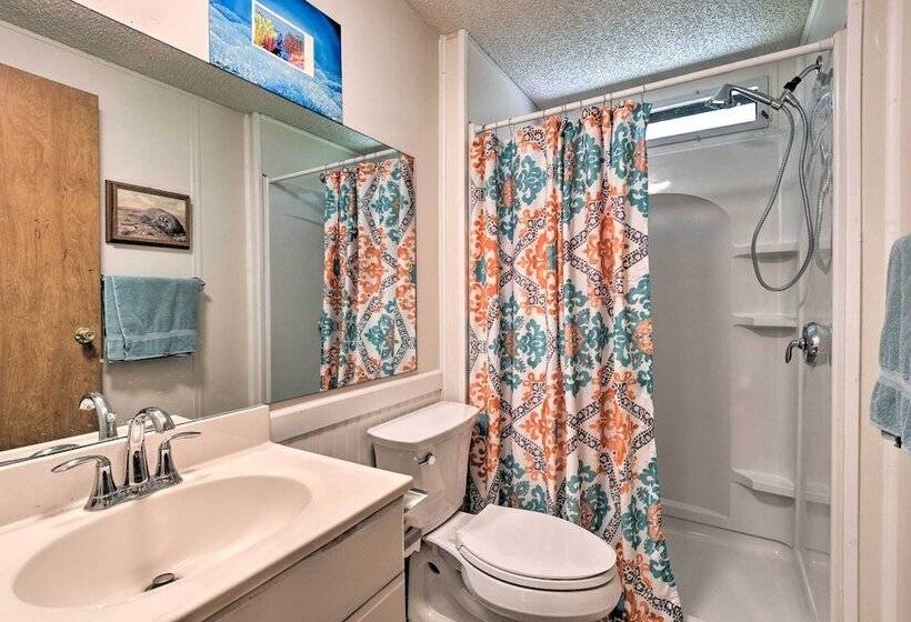 House W/ Deck + Fireplace, Walk To State Park