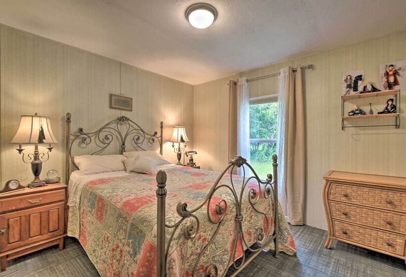 House W/ Deck + Fireplace, Walk To State Park