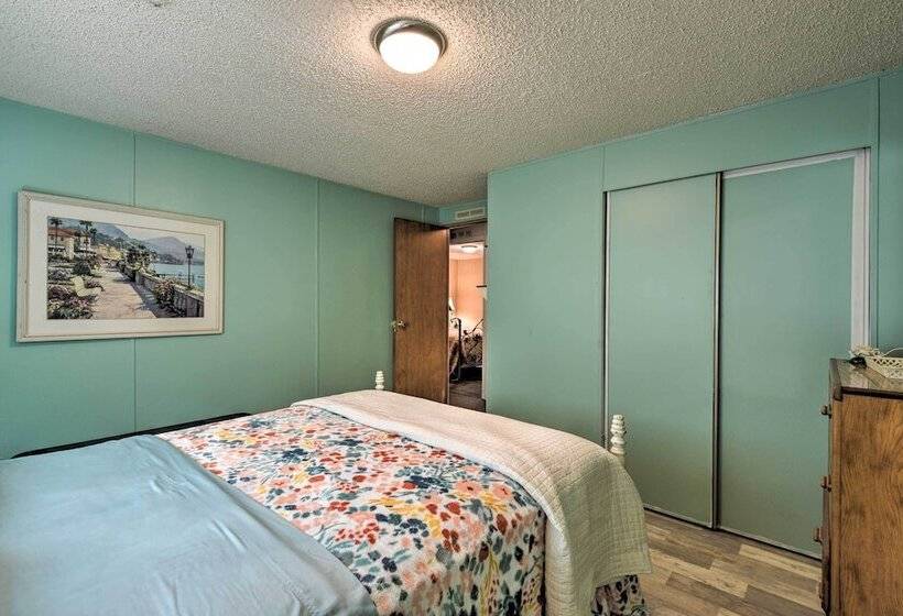 House W/ Deck + Fireplace, Walk To State Park