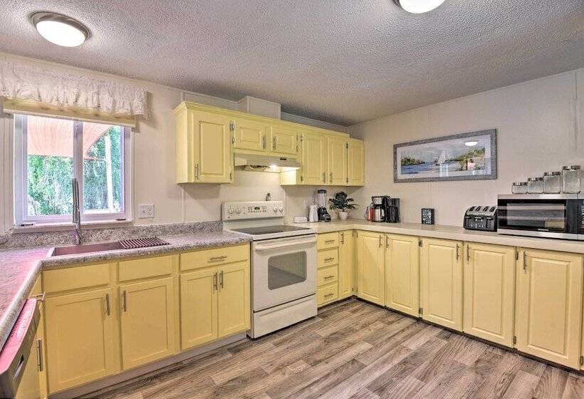 House W/ Deck + Fireplace, Walk To State Park