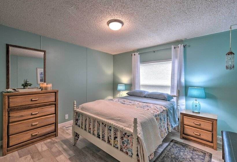 House W/ Deck + Fireplace, Walk To State Park