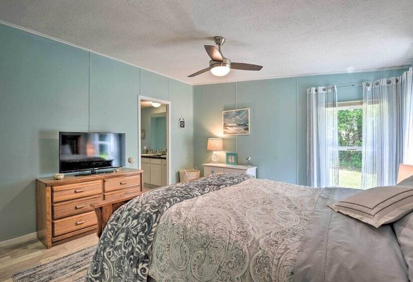 House W/ Deck + Fireplace, Walk To State Park