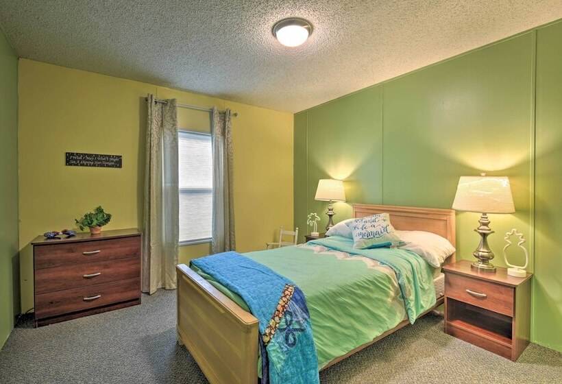 House W/ Deck + Fireplace, Walk To State Park