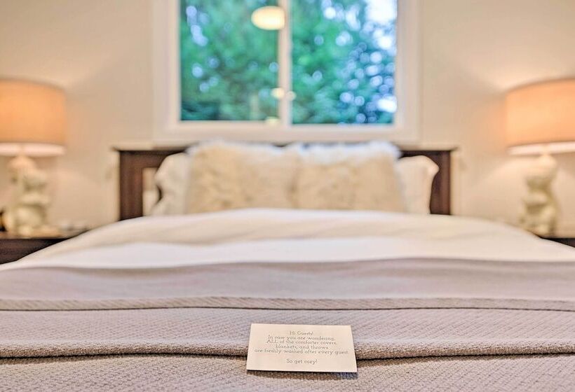 House W/ Deck On Whidbey Island, 1 Mi From Shore!