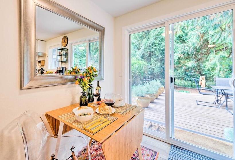 House W/ Deck On Whidbey Island, 1 Mi From Shore!