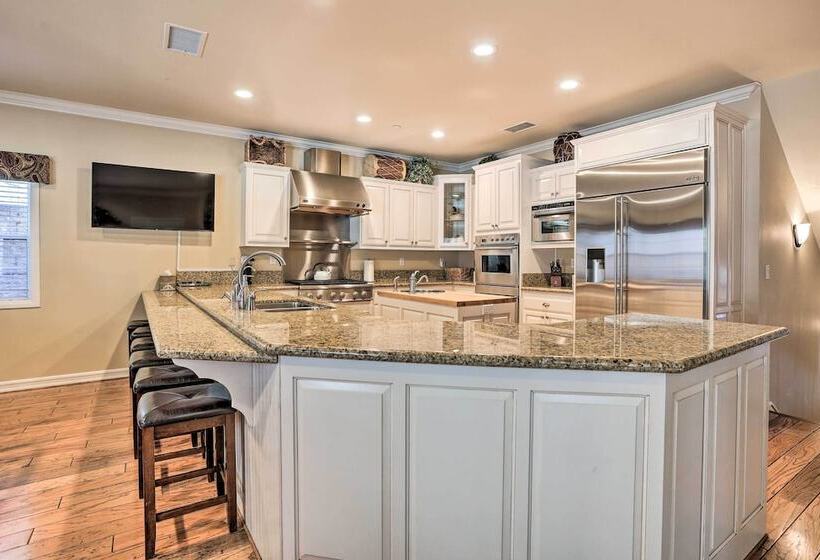 Huge Lake Arrowhead Home W/ 3 Decks & Grill!