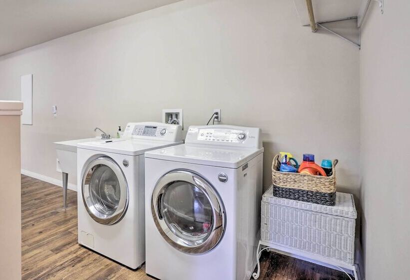 Huge Lake Arrowhead Home W/ 3 Decks & Grill!