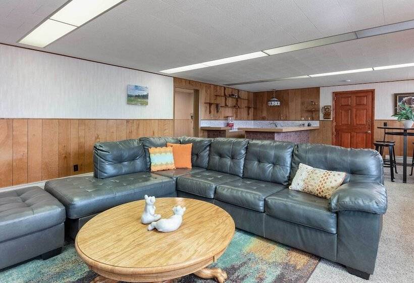 Spacious Colorado Retreat W/ Deck & Mountain Views