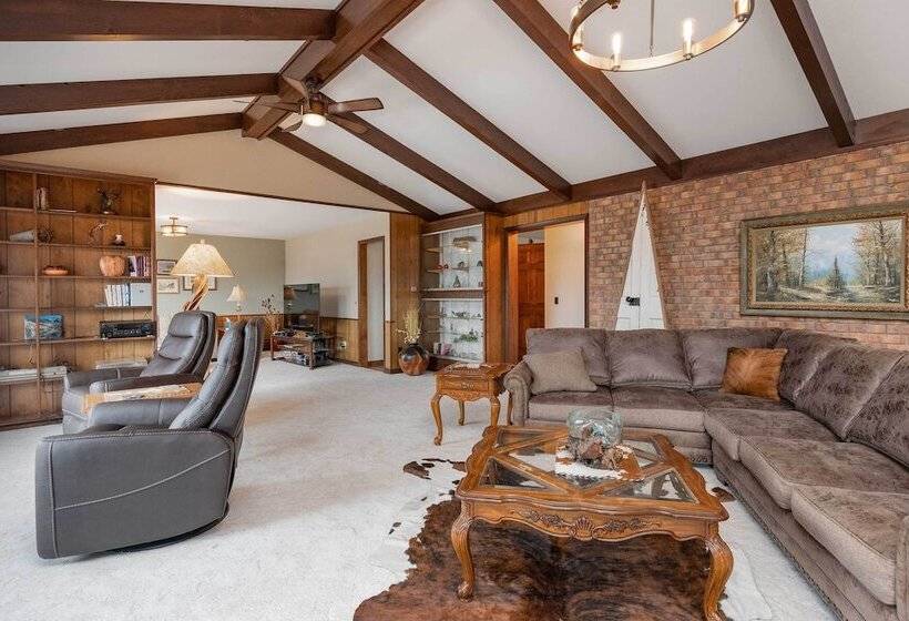 Spacious Colorado Retreat W/ Deck & Mountain Views