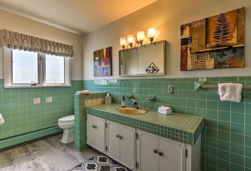 Spacious Colorado Retreat W/ Deck & Mountain Views