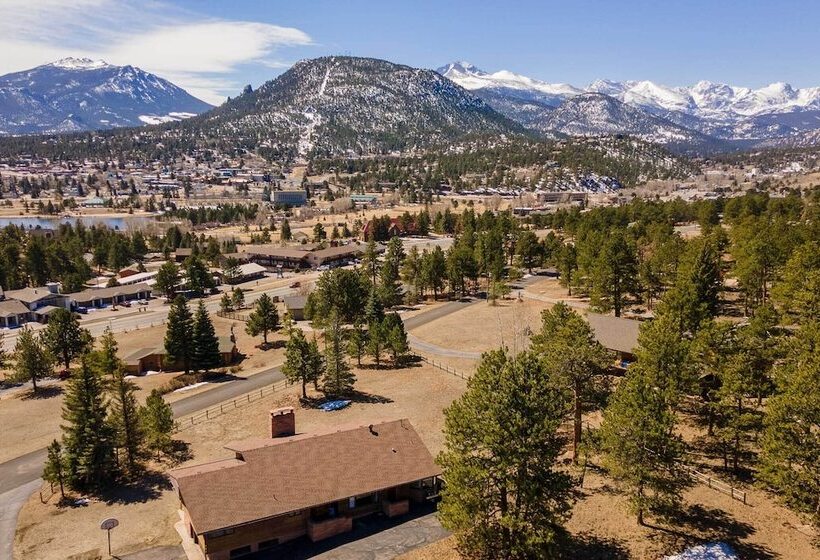 Spacious Colorado Retreat W/ Deck & Mountain Views
