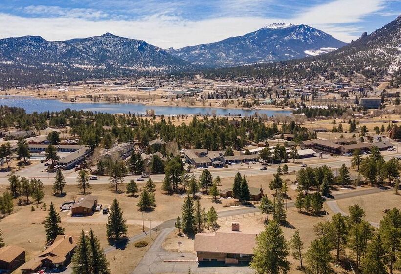 Spacious Colorado Retreat W/ Deck & Mountain Views
