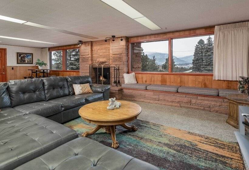 Spacious Colorado Retreat W/ Deck & Mountain Views