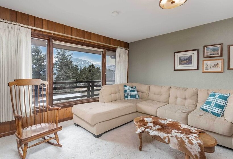 Spacious Colorado Retreat W/ Deck & Mountain Views