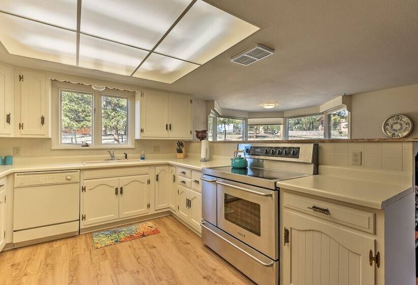 Spacious Colorado Retreat W/ Deck & Mountain Views