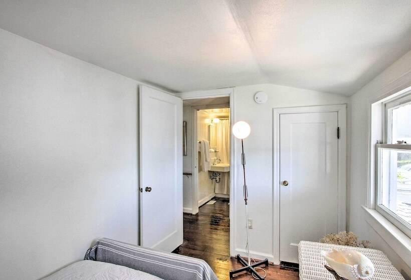 Waterfront Puget Sound Retreat: Steps To Beach!