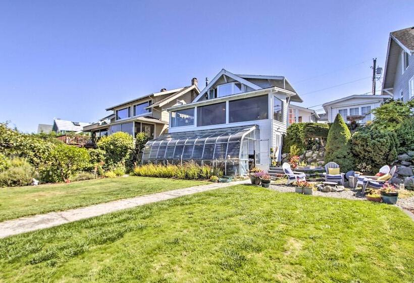 Waterfront Puget Sound Retreat: Steps To Beach!