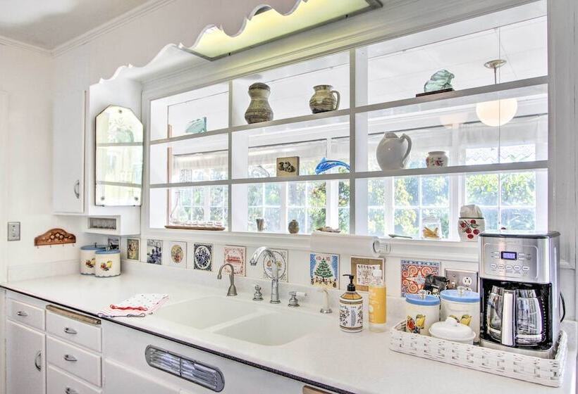 Waterfront Puget Sound Retreat: Steps To Beach!