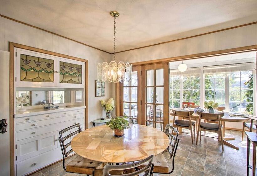 Waterfront Puget Sound Retreat: Steps To Beach!