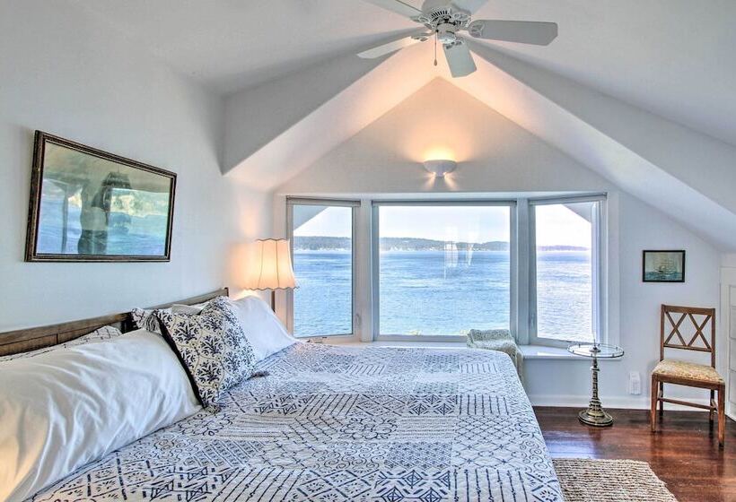 Waterfront Puget Sound Retreat: Steps To Beach!