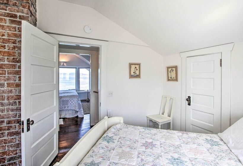 Waterfront Puget Sound Retreat: Steps To Beach!