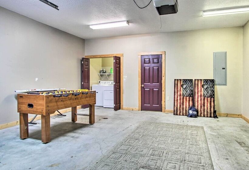 Idyllic Sevierville Cabin: Deck + Smoky Mtn View!