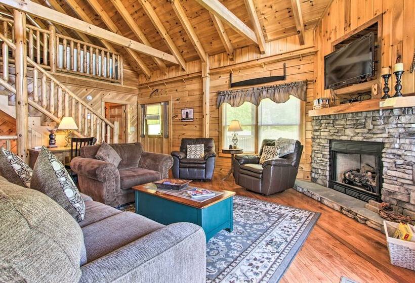Idyllic Sevierville Cabin: Deck + Smoky Mtn View!