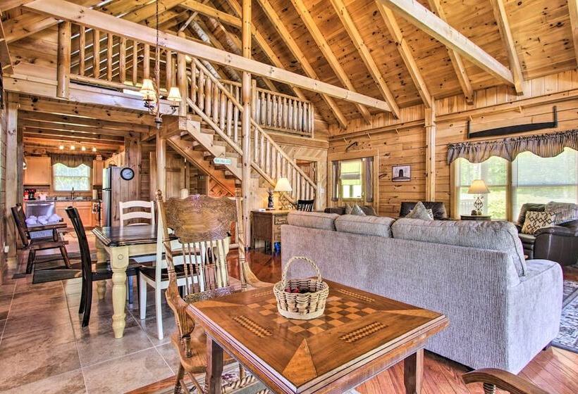 Idyllic Sevierville Cabin: Deck + Smoky Mtn View!