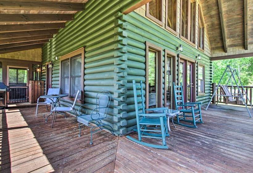 Idyllic Sevierville Cabin: Deck + Smoky Mtn View!