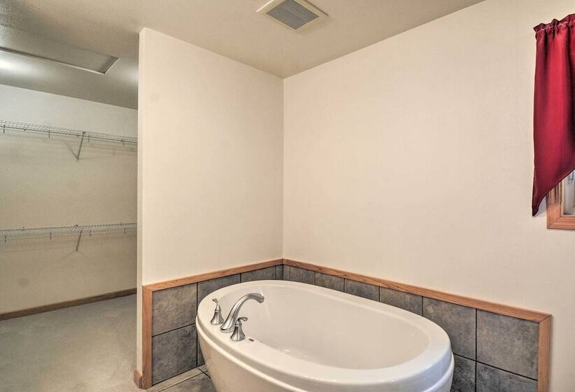 Idyllic Retreat ~ 20 Mi To Olympic National Park!