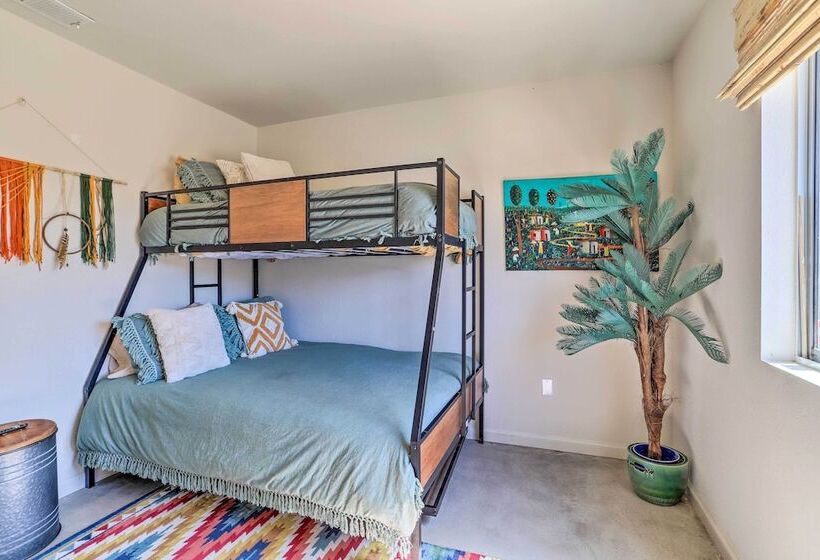 Indie Eclectic Desert Home W/ Hot Tub + Patio