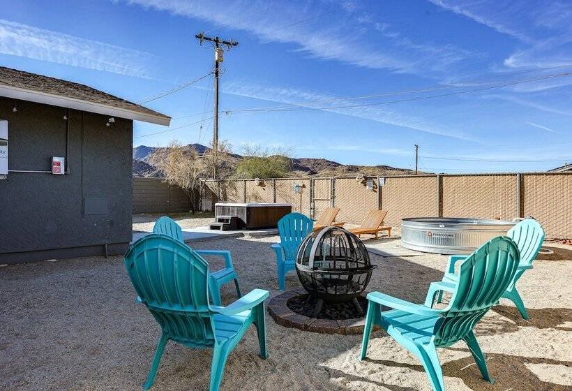 Indie Eclectic Desert Home W/ Hot Tub + Patio