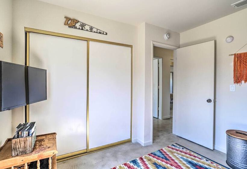 Indie Eclectic Desert Home W/ Hot Tub + Patio