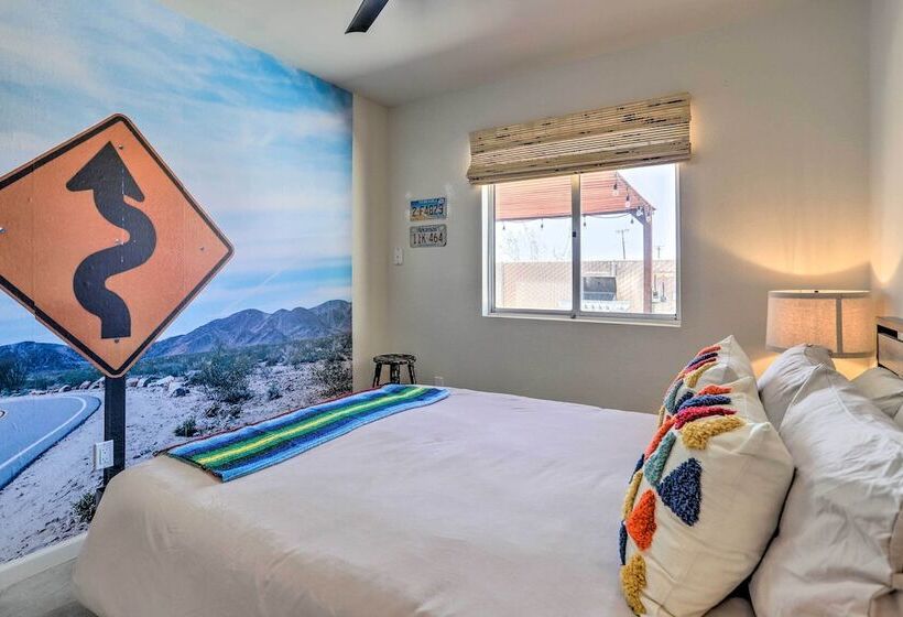 Indie Eclectic Desert Home W/ Hot Tub + Patio