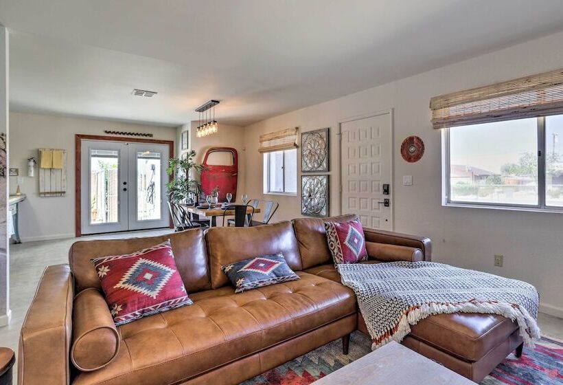 Indie Eclectic Desert Home W/ Hot Tub + Patio