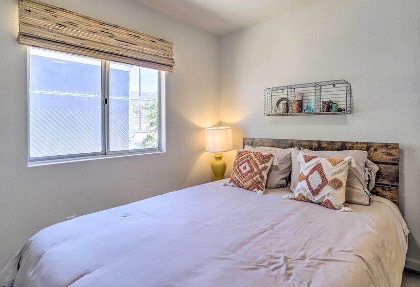 Indie Eclectic Desert Home W/ Hot Tub + Patio