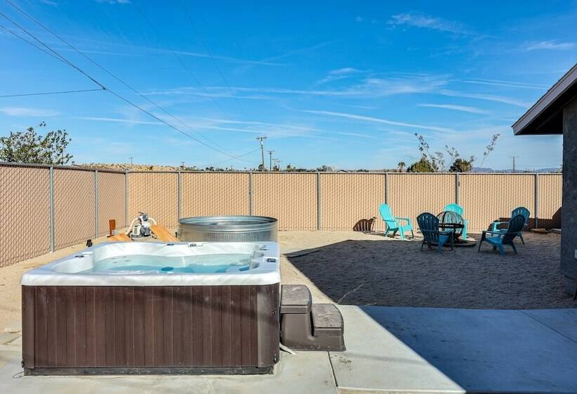 Indie Eclectic Desert Home W/ Hot Tub + Patio