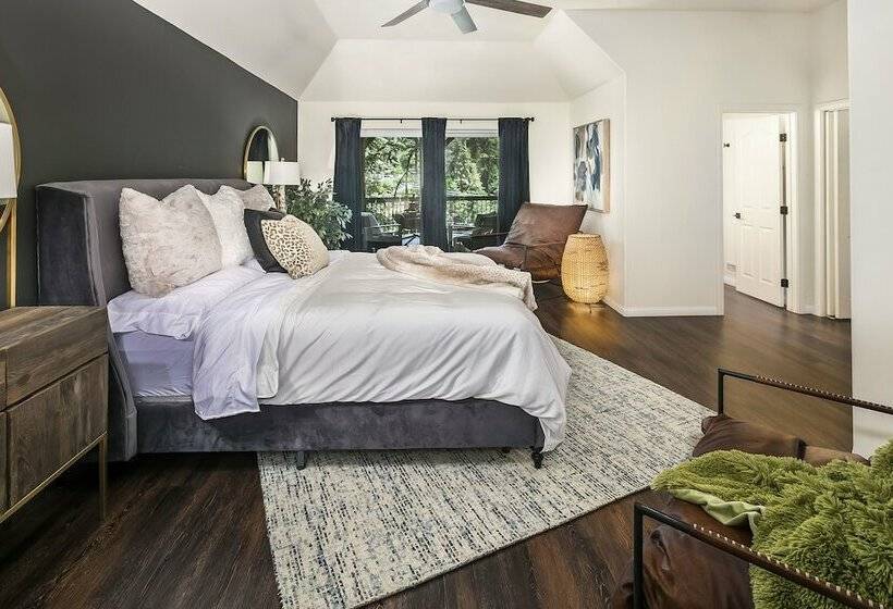 Lake Arrowhead Retreat W/ Decks + Mountain Views!