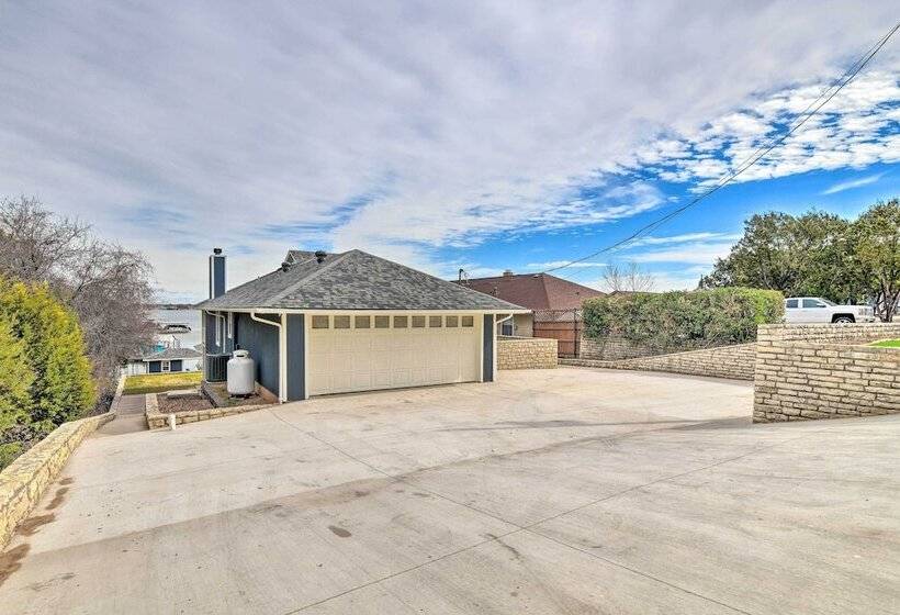 Lake Dayz Granbury Retreat W/ Private Dock!