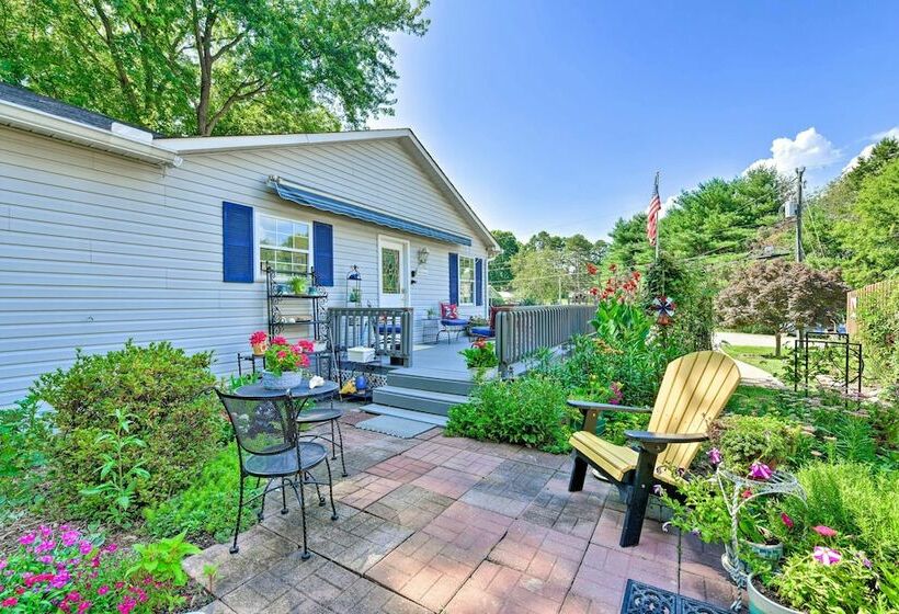 Lake Norman Home W/ Porch   Across From Marina!