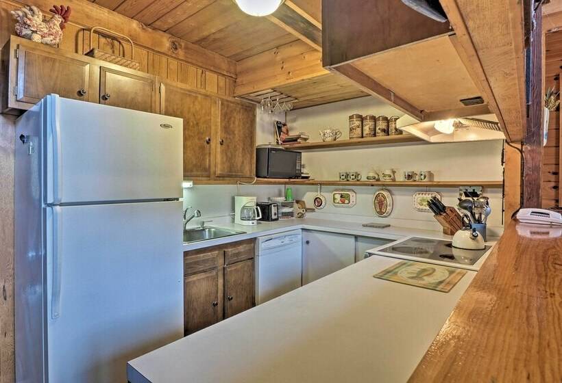 Lakefront Berkshires Retreat W/ Deck, Dock & Boat!