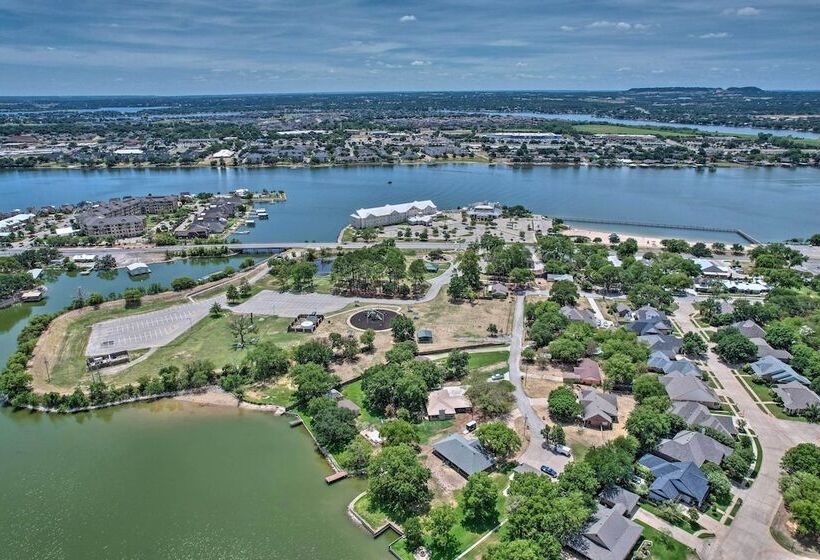 Lakefront Cabin + Guest House Near Granbury Square