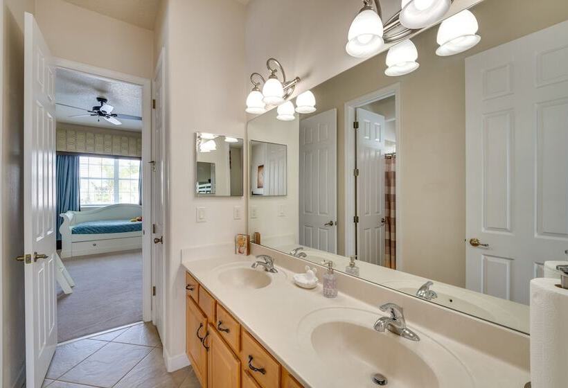 6 Mi To Disney: Lakefront Reunion Resort Home