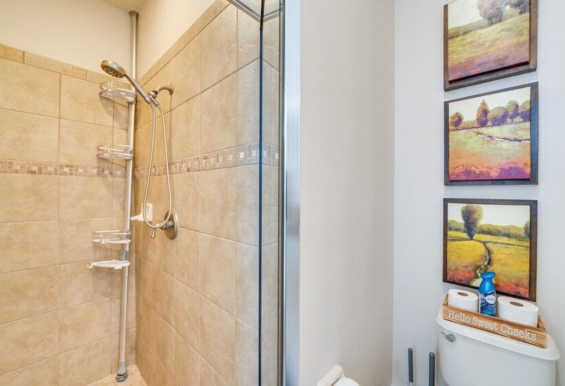 6 Mi To Disney: Lakefront Reunion Resort Home