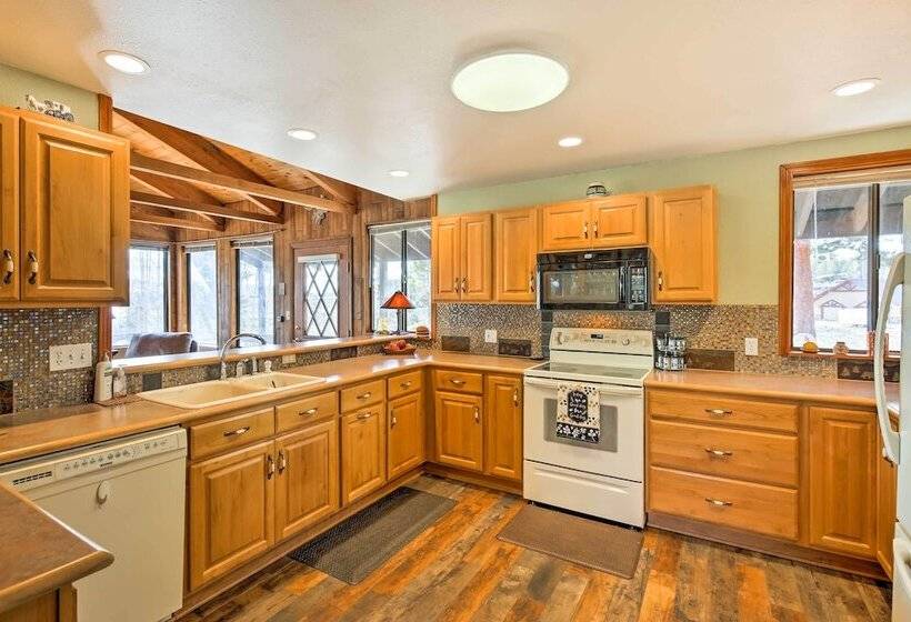 Large Home On 1 Acre: 2 Mi To Grand Lake Village